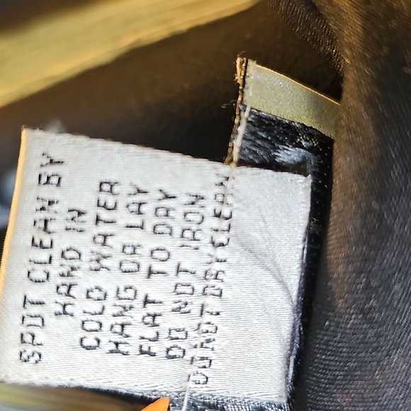 Signature Womens 3X Floral V-Neck Women's Top - Black and Blue Flowie - Picture 7 of 9